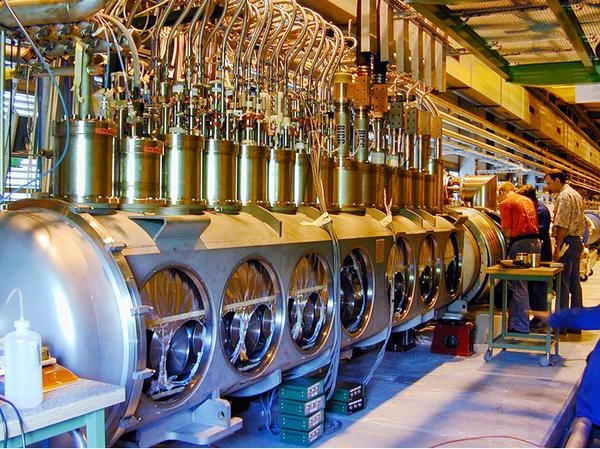 Alimentations cryogéniques du LHC