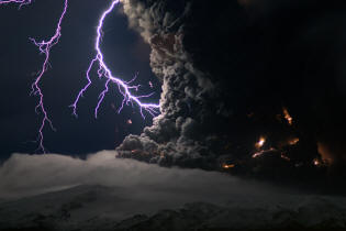 les cendres du volcan Islandais Eyjafjöll