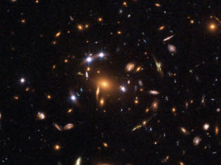around quasars gravitational mirage - HST