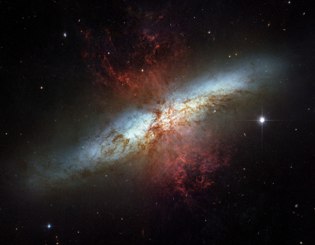 Galáxia do Charuto ou M82